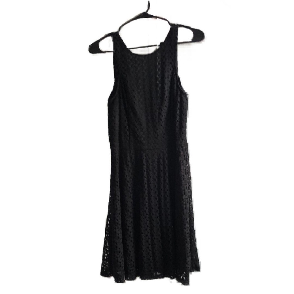 sleeveless black dress